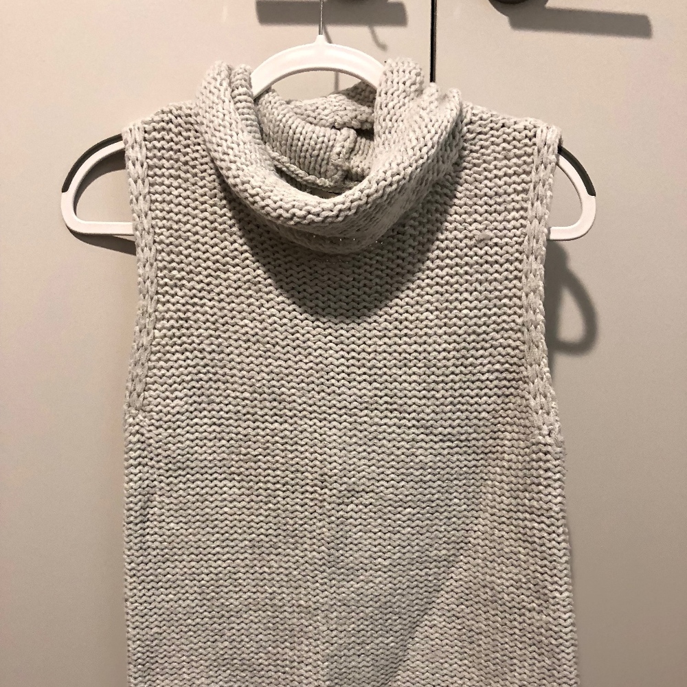 sleeveless sweater
